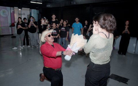 Presentaciones. Servicios personalizados como el de la marca El Patrón, que hace entrega de regalos y dedicatoria de mensajes por medio de actores, atrae al público.