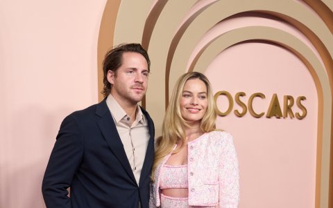 Tom Ackerley y Margot Robbie.