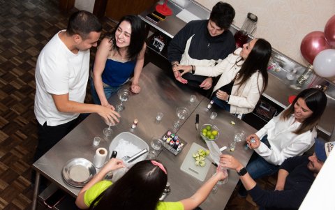 Con los talleres las parejas crean vínculos y pueden interactuar con otras personas. Es un ambiente de alegría.