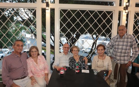 Guillermo y Cecilia de Villacrés, Alberto y Cecilia de Rigaíl, y Rafael y Aurora de Mendoza