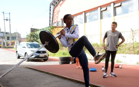 Nicole trabaja en la pista Los Chasquis de Quito para las primeras pruebas del año en las que buscará las marcas clasificatorias a París.
