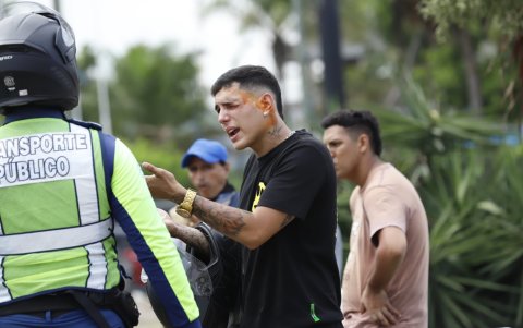 Un joven recibió gas pimienta.