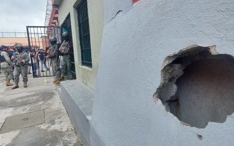 Militares mostraron la destrucción realizada a la infraestructura para encontrar pertrechos.