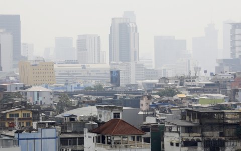 La fuerte contaminación del aire por partículas finas envuelve el cielo de Bangkok, Tailandia, 15 de febrero de 2024.