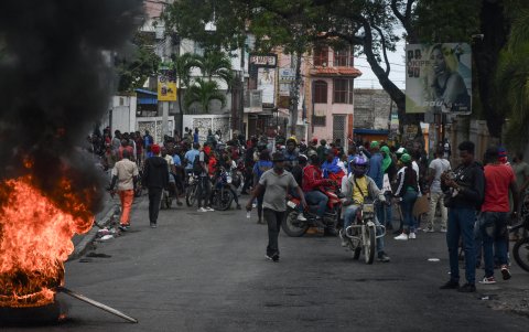 Cientos de haitianos salen a las calles a participa de una gran protesta antigubernamental, el 7 de febrero de 2024, en Puerto Príncipe (Haití).