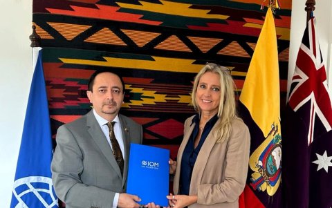 Autoridades. El embajador del Ecuador, Arturo Cabrera Hidalgo y la representante de la OIM en Australia y el Pacífico, Jacqueline Weekers.