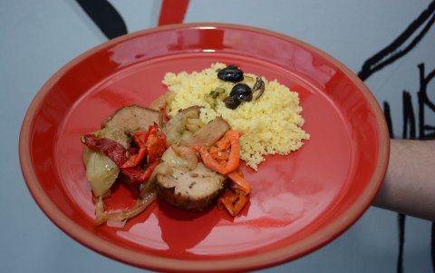 Cerdo horneado con peras.