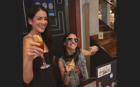 Andrea Nivelo y DJ Chincha.