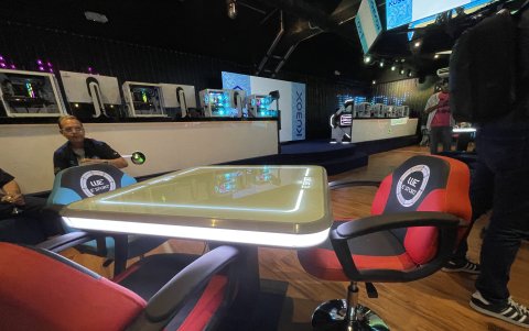Las mesas para mobile gaming son una de las innovaciones en Kubox