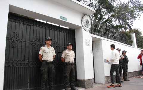 Fachada de la Embajada de México.