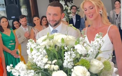 Los novios en plena ceremonia.