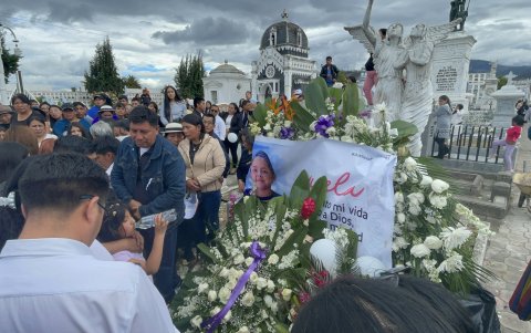 Dana Ramos fue despedida por la ciudadanía de Riobamba.