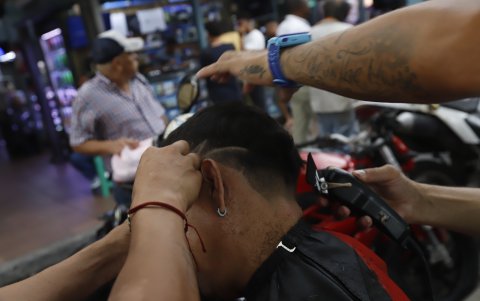 Justin es el que se encarga del diseño de Cartón. El artista optó por un ‘freestyle’.