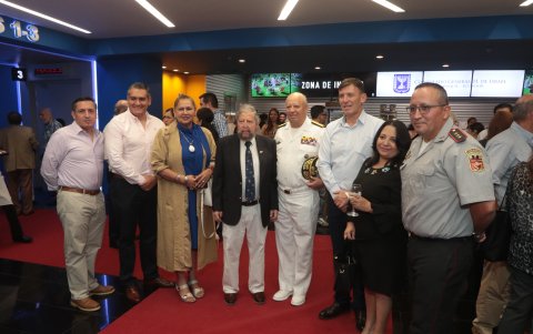 Johnny Czarninski (c) durante un evento organizado por el Consulado de Israel en Guayaquil, en febrero del 2024.
