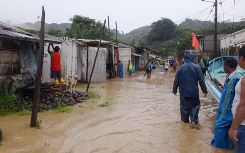 Varios recintos del cantón Muisne fueron afectados por las lluvias y las familias perdieron sus bienes y enseres.