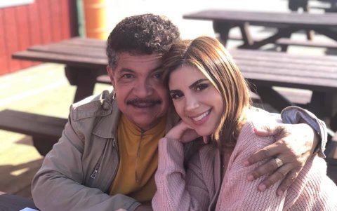 Con su padre, Gustavo Pacheco.