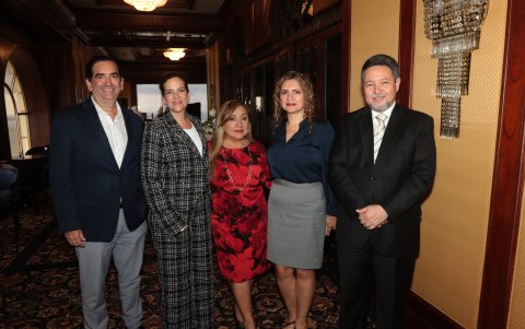 Luis Eduardo García, Tatiana García, Karina Chávez y César Ayala.