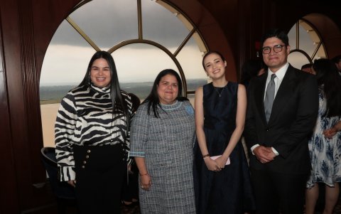 María José Burgos, Teresa Nuques, Isabel Ortiz y Luis Asanza.