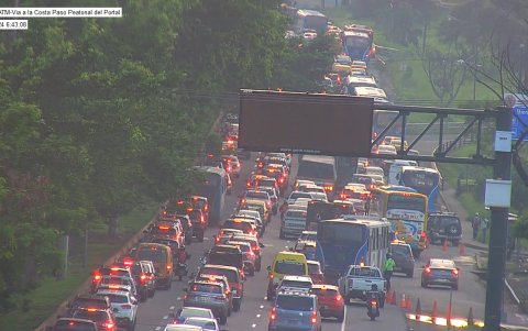 Meses atrás, un atasco similar se registró en la arteria también por un accidente.