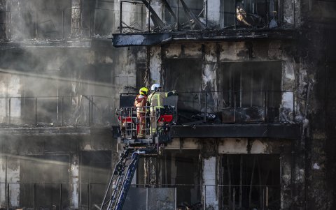 La inhalación de estos gases, tras un incendio, lleva un tratamiento específico que debe ser emitido y monitoreado por un especialista.