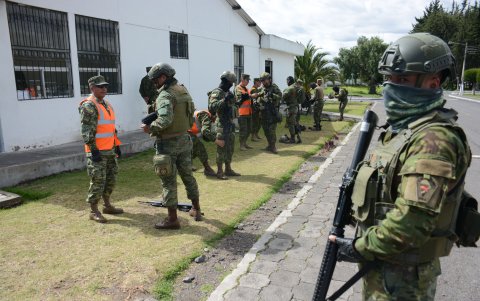 EXPRESO AL INTERIROR DE LA CÁRCEL DE COTOPAXI