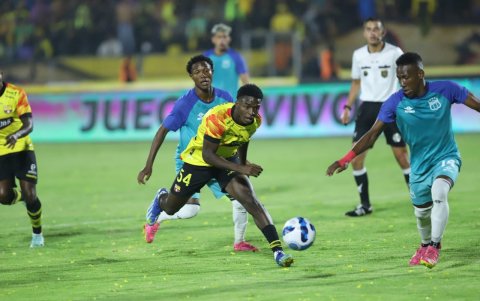 Deportivo Quito exigió a Barcelona en la Noche Amarilla.