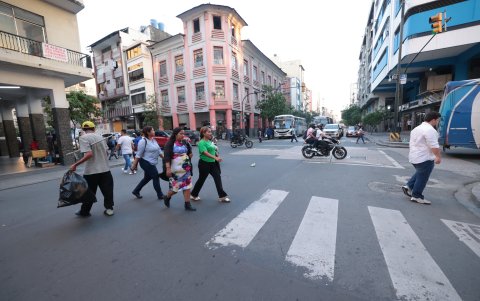 Situación. En diferentes intersecciones de la calle Rumichaca se observan los pasos de cebra interrumpidos.
