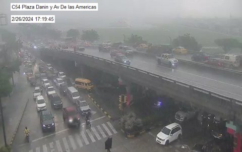 Aguacero. Sectores del norte reportan lluvia este lunes.