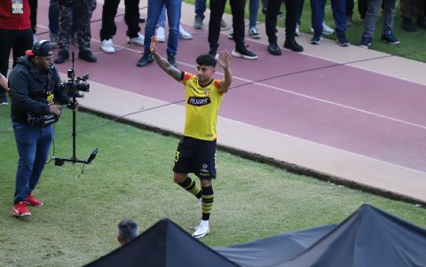 Joao Rojas fue presentado en la Noche Amarilla 2024 que se realizó en el estadio Atahualpa de Quito