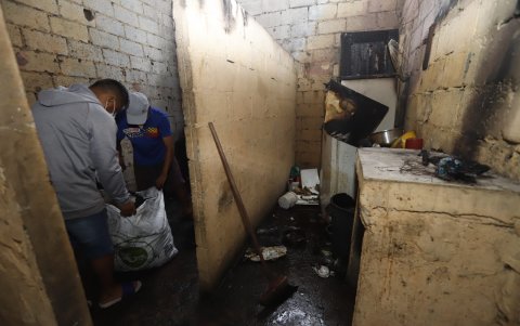 Las familias perdieron todas sus pertenencias debido a la tragedia.