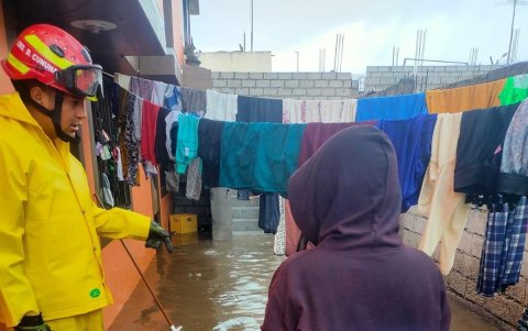 El agua ingresó hasta las viviendas