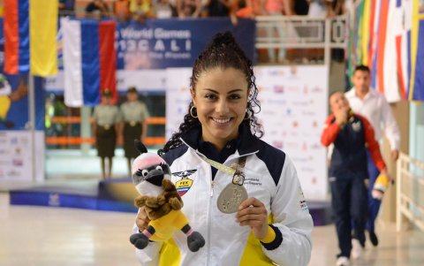 Jaqueline Factos con la plata de los Wolrd Games de Cali 2013.