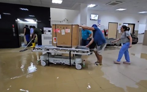 El sistema de salud de Chone colapsó por las lluvias.