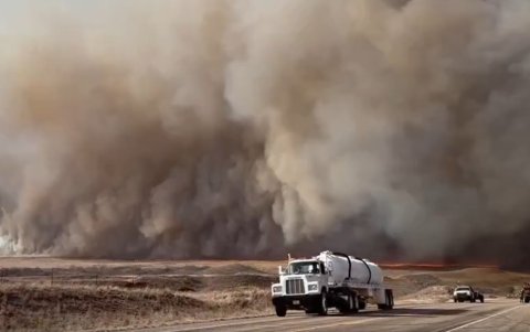 El fuego ha afectado también a numerosos negocios ganaderos y a través de redes sociales circulan vídeos.