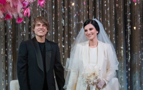 Tras casi 20 años de relación, la cantante Laura Pausini y Paolo Carta se dieron el sí. Él es su guitarrista.