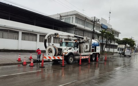 Interagua realizó limpieza de alcantarillas