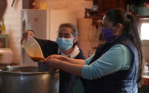 La gente todavía aprecia esta bebida ancestral, incluso los clientes llegan de Salcedo, Latacunga, Ambato, Quito, a degustarla.
