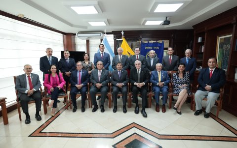 Iván Rubio, en su calidad de presidente,l y el resto de miembros se esfuerzan por brindar un servicio solidario a los adultos mayores, a la educación inicial y primaria de niños de la provincia y el país y en entregar ayuda humanitaria a la comunidad más necesitada de la región.