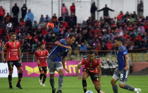 Deportivo Cuenca vs. Emelec: El Bombillo gano de visitante 2-1