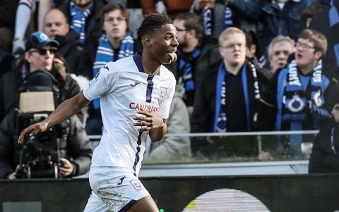 Nilson Angulo ingresó en los últimos minutos en la victoria de Anderlecht