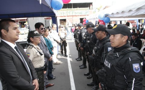 Los policías recibieron un reconocimiento por el trabajo en el Mayorista. Los agentes estarán permanentemente en los puntos seguros y harán patrullajes móviles.