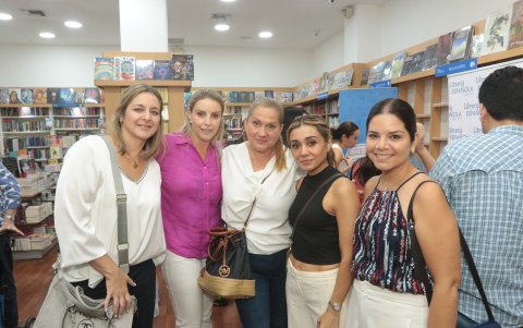 Alexandra Zavala, Cristina Huerta, Alice Granda, Sonia Carrión y Andrea Guzmán.