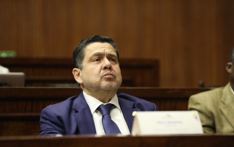 Muentes fue legislador del Partido Social Cristiano (PSC) en la Legislatura 2021 - 2023.