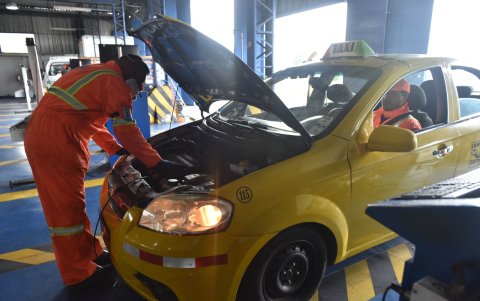 Ahora el transporte público y comercial que opera en la capital deberá aprobar el proceso únicamente en Quito y ya no en otros cantones del país.