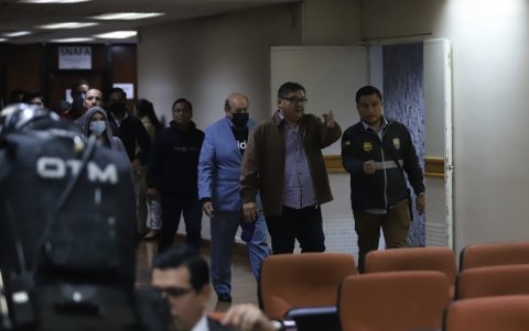 Audiencia. Los detenidos en el caso Purga ingresando al piso 8 de la Corte Nacional de Justicia para la reistalación de la audiencia de formulación de cargos.
