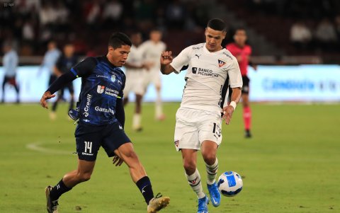 El delantero paraguayo Álex Arce (d) se estrenó como goleador en la LigaPro.