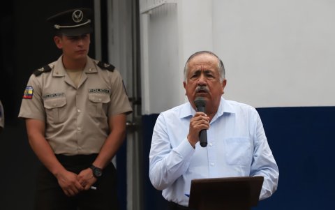 El Gobernador inauguró una UPC que fue rehabilitada en el sector de la Bahía. Este fue uno de los pedidos recurrentes de los comerciantes.