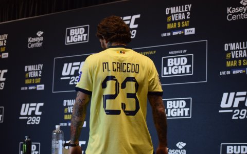 Chito lució la camiseta del Niño Moi.