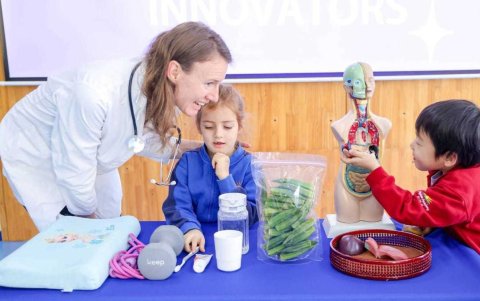 La doctora Dorothy Dexter, ecuatoriana, trabaja en Pekín en el hospital Familia Unida.