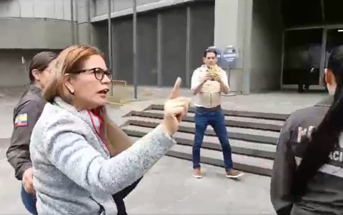 La funcionaria Yanina Villagómez llegó a Quito para rendir versión en el caso Purga.